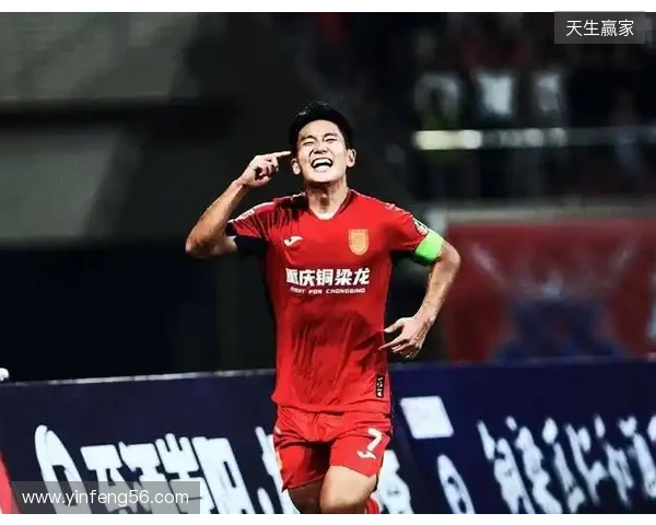 登顶中超!十人铜梁龙2-1三镇5轮不败 杜月徵染红张志雄造两球